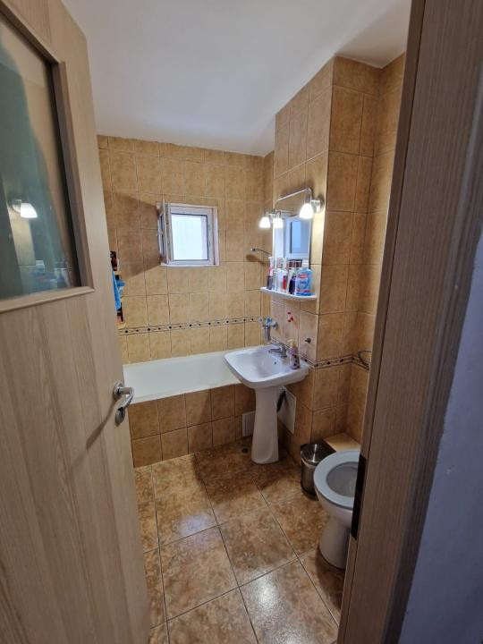 Apartament decomandat, 3 camere, 70mp, in Piata Zorilor