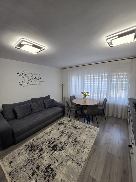 Apartament cu 2 camere, parcare, zona Academiei De Muzica