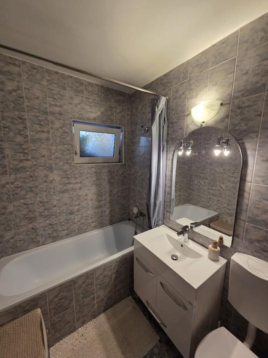 Apartament cu 2 camere, parcare, zona Academiei De Muzica
