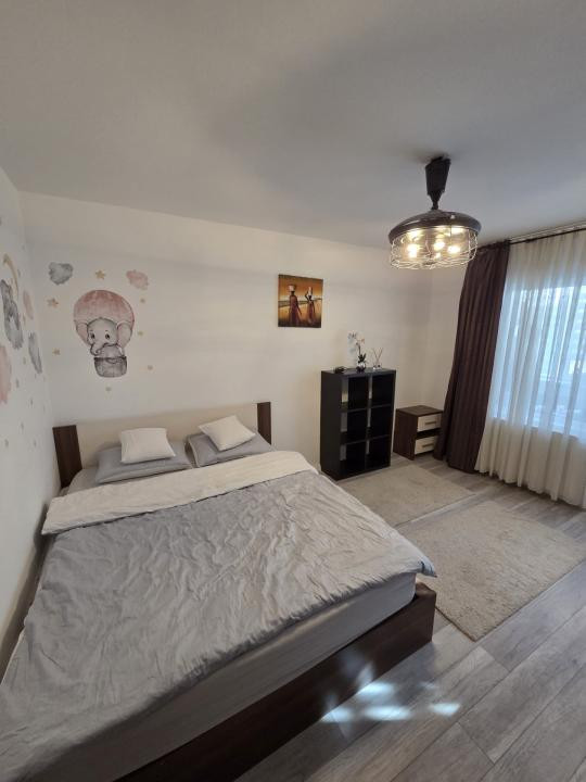 Apartament cu 2 camere, parcare, zona Academiei De Muzica