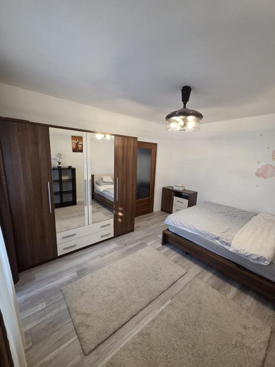 Apartament cu 2 camere, parcare, zona Academiei De Muzica