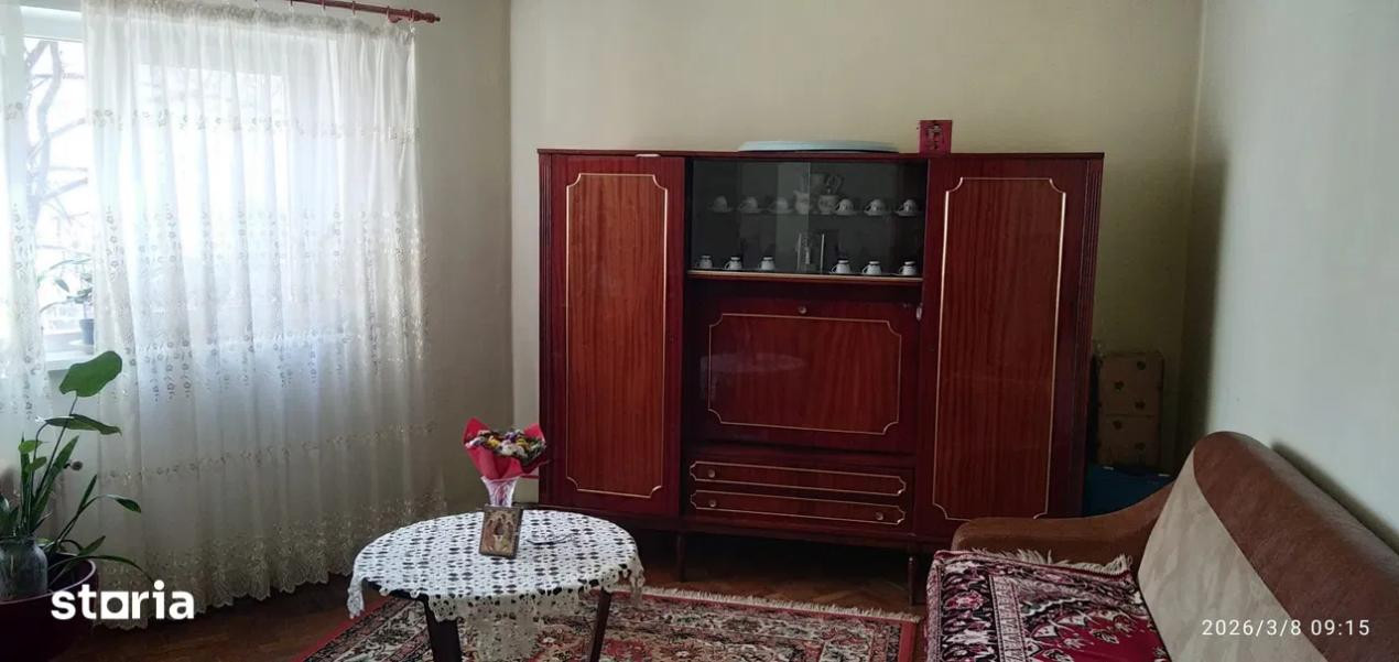 Apartament cu 4 camere, decomandat, 2 balcoane, strada Primaverii