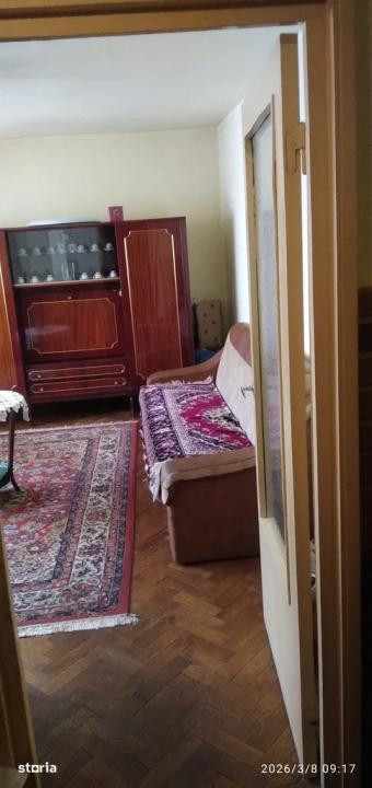 Apartament cu 4 camere, decomandat, 2 balcoane, strada Primaverii