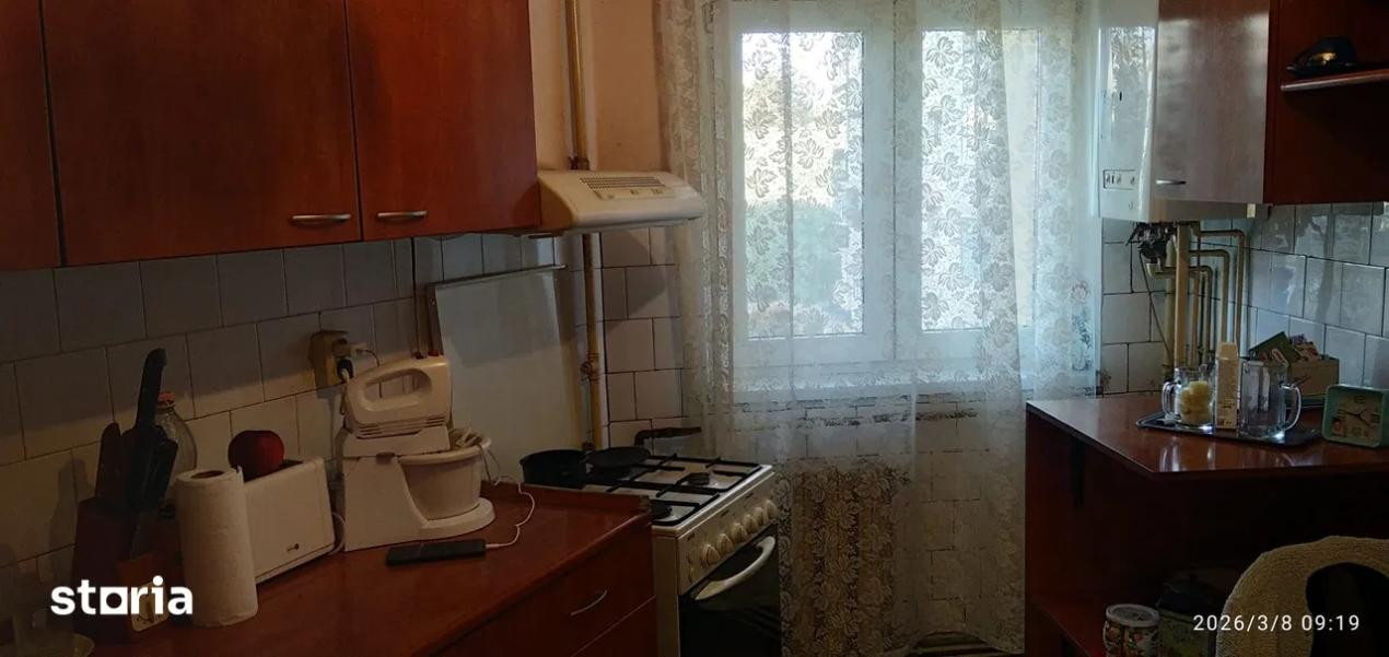 Apartament cu 4 camere, decomandat, 2 balcoane, strada Primaverii