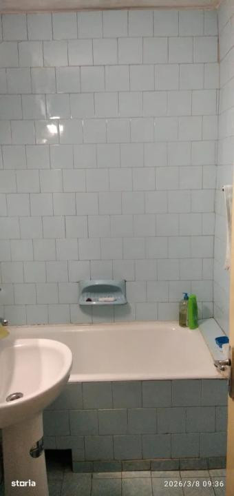 Apartament cu 4 camere, decomandat, 2 balcoane, strada Primaverii