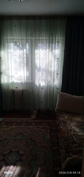 Apartament cu 4 camere, decomandat, 2 balcoane, strada Primaverii