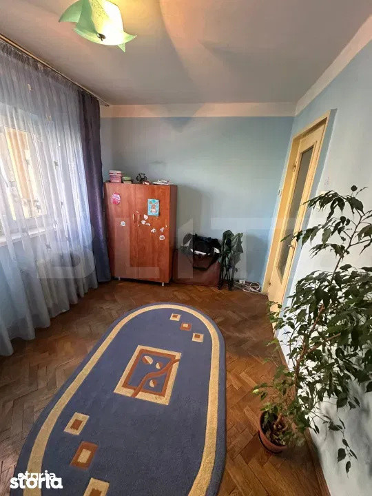 Apartament cu 4 camere, decomandat, 2 balcoane, strada Primaverii