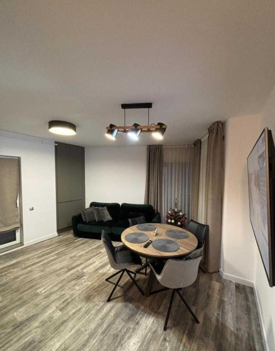 Apartament modern, 3 camere, 53 mp, etaj intermediar, parcare,Zona Mihai Romanul