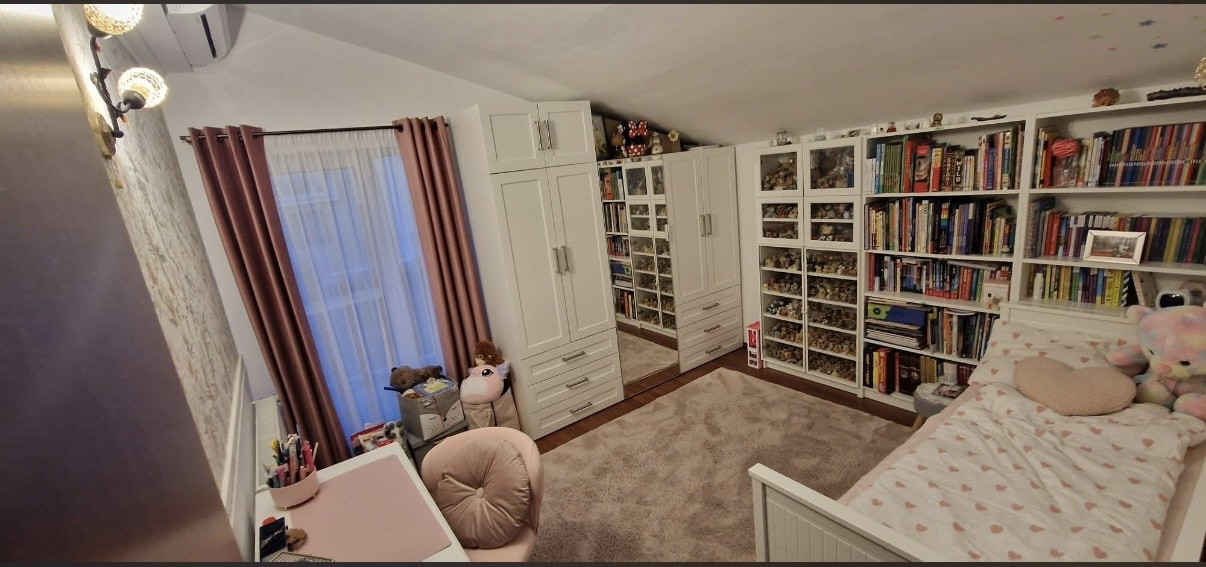 duplex la cheie,zona buna ziua, cu curte si 3 locuri de parcare