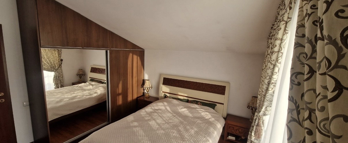 duplex la cheie,zona buna ziua, cu curte si 3 locuri de parcare