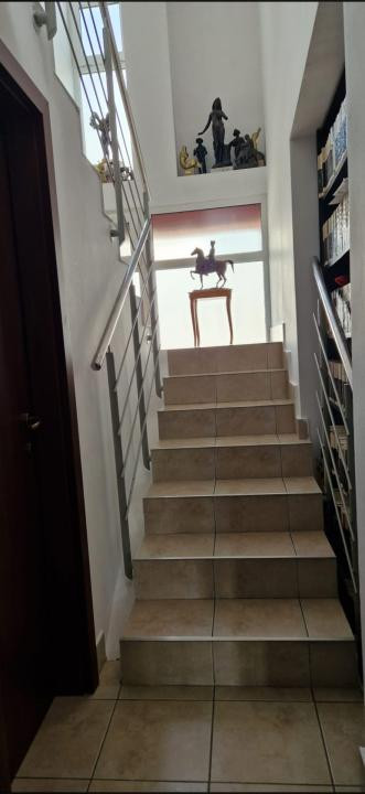 duplex la cheie,zona buna ziua, cu curte si 3 locuri de parcare