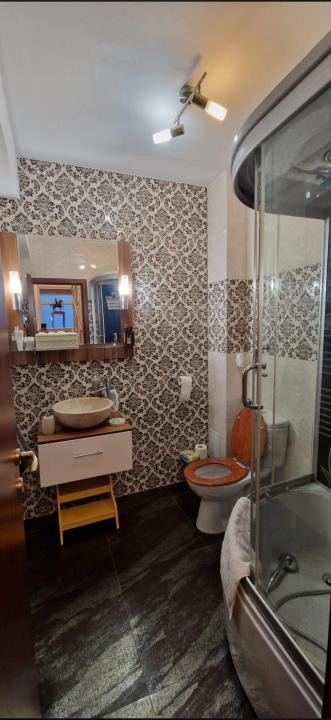 duplex la cheie,zona buna ziua, cu curte si 3 locuri de parcare