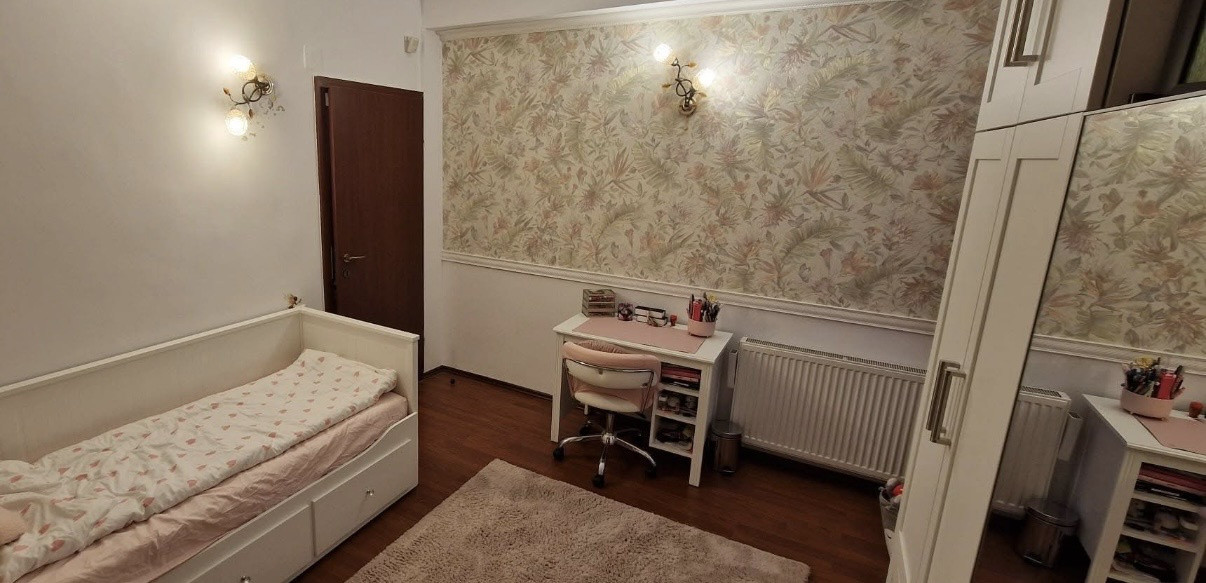 duplex la cheie,zona buna ziua, cu curte si 3 locuri de parcare
