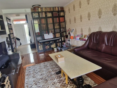 duplex la cheie,zona buna ziua, cu curte si 3 locuri de parcare