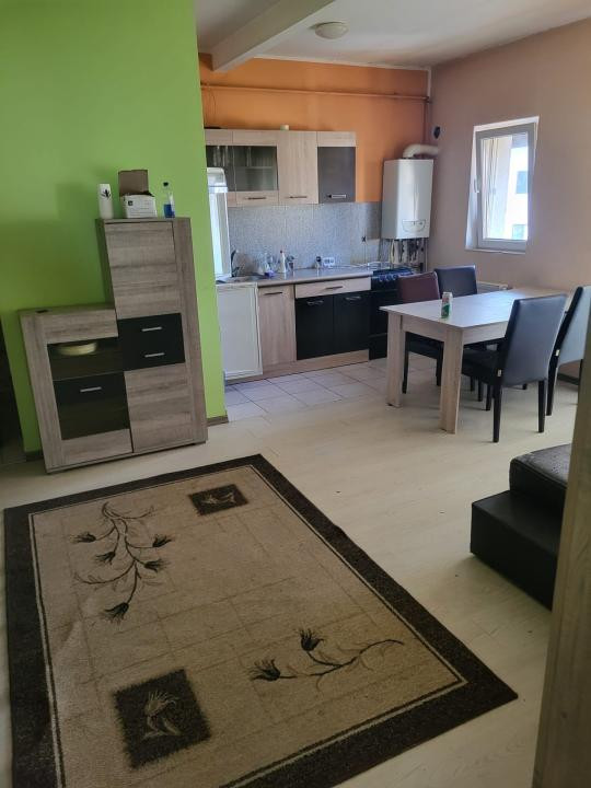 Apartament cu 3 camere zona Eroilor 