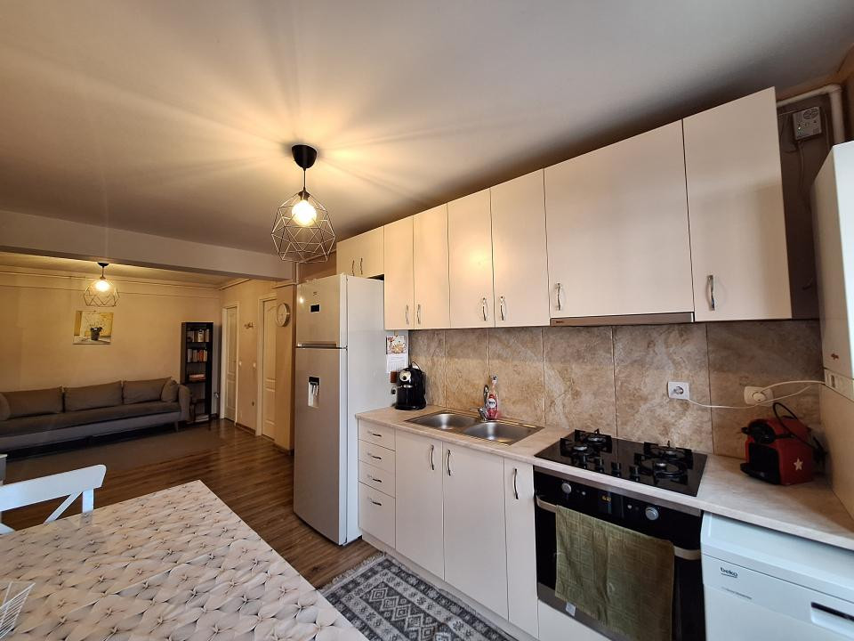 Apartament decomandat, 63,48 mp, balcon, zona Muzeul Apei