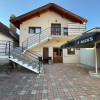 Spațiu comercial+locuință la mansardă,3 dormitoare, living,5 băi, teren 715 mp