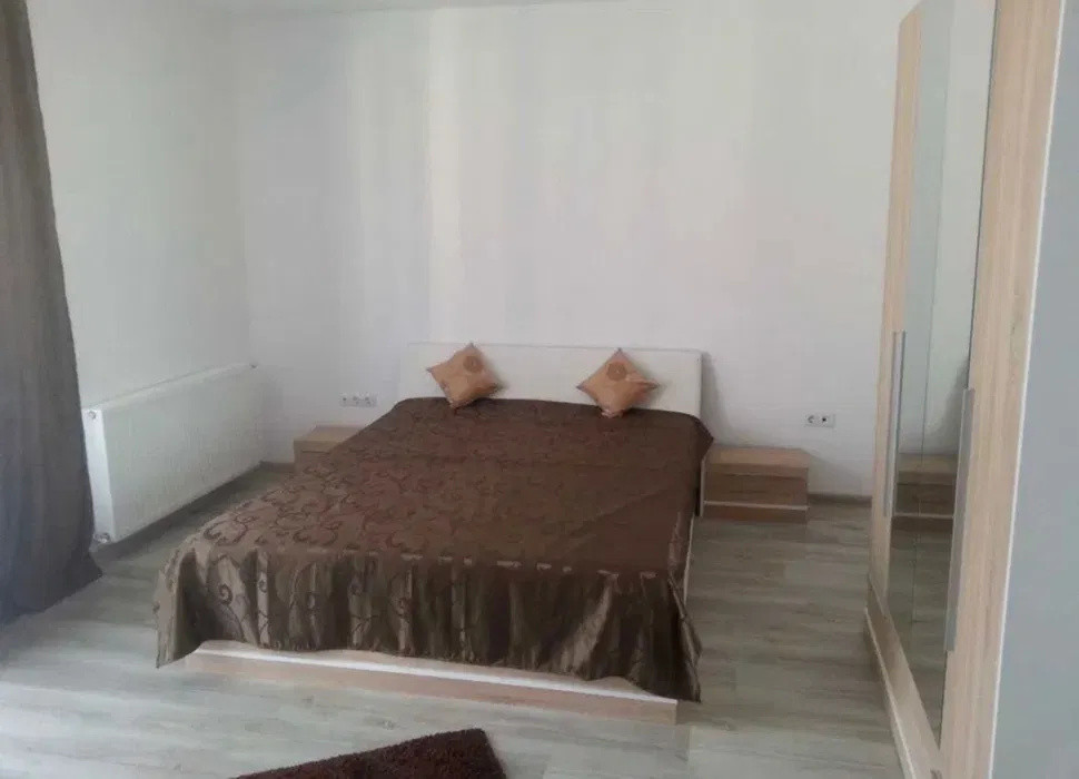 Apartament cu o camera decomandat, balcon, zona Florilor