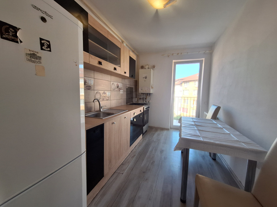 Apartament cu o camera decomandat, balcon, zona Florilor