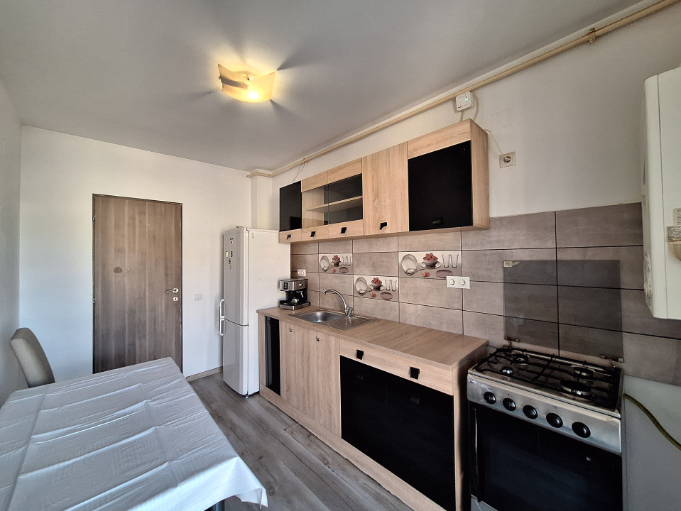Apartament cu o camera decomandat, balcon, zona Florilor