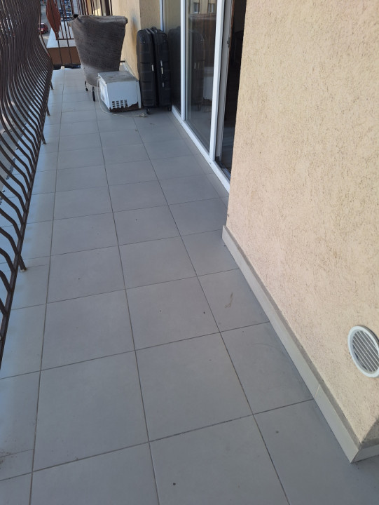 Apartament cu o camera decomandat, balcon, zona Florilor