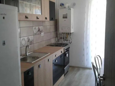 Apartament cu o camera decomandat, balcon, zona Florilor