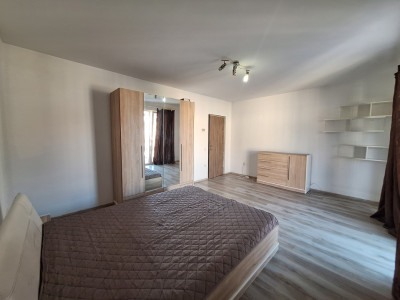 Apartament cu o camera decomandat, balcon, zona Florilor