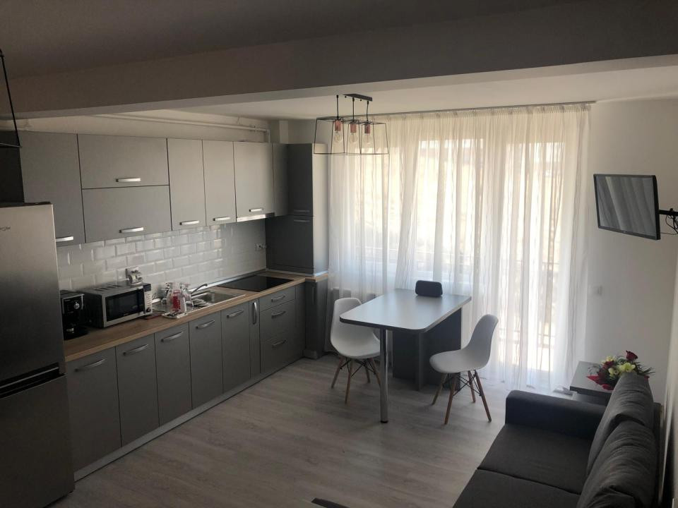 Apartament de 3 camere, 63 mp , Zona Teilor