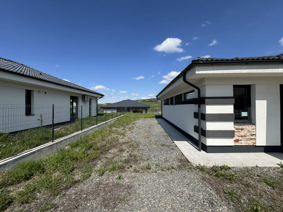 Casa individuala pe un singur nivel, 100 mp utili, 500 mp teren, Corușu