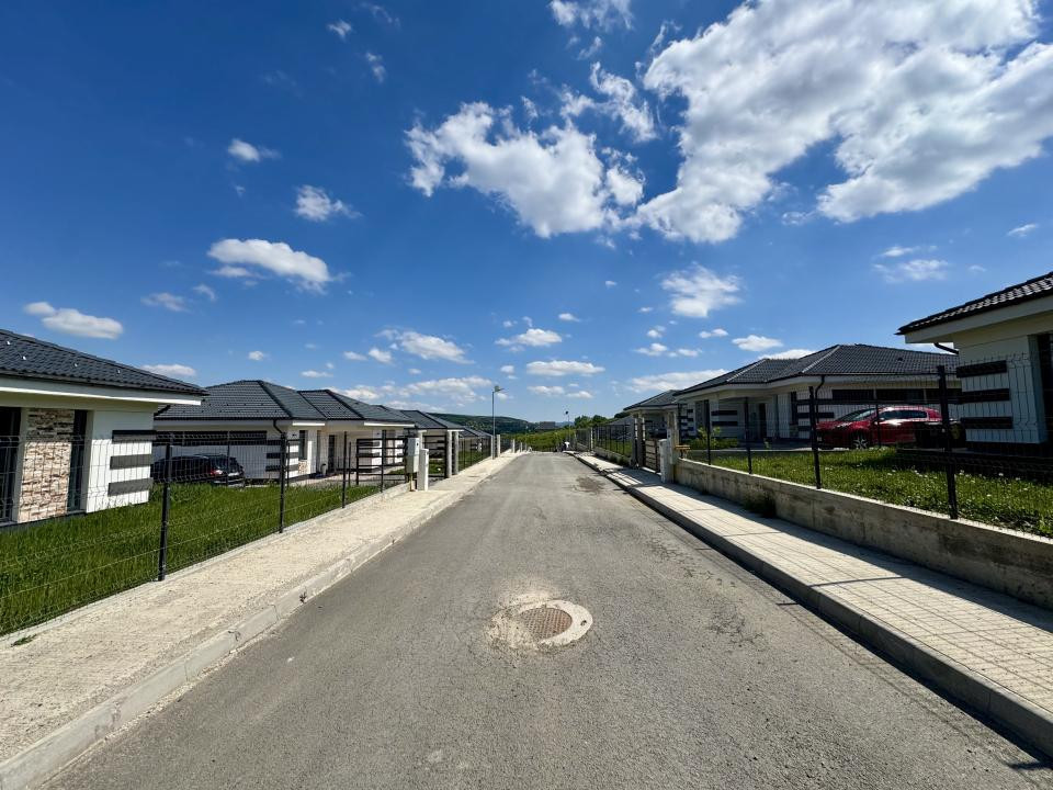 Casa individuala pe un singur nivel, 100 mp utili, 500 mp teren, Corușu
