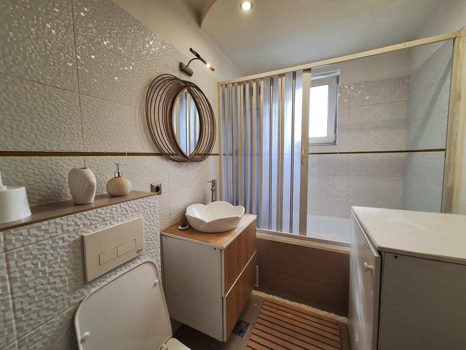 Apartament cu 3 camere, gradina, parcare, zona Stadionului