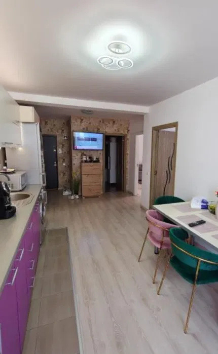 Apartament cu 2 camere, decomandat, 2 balcoane, zona Porii