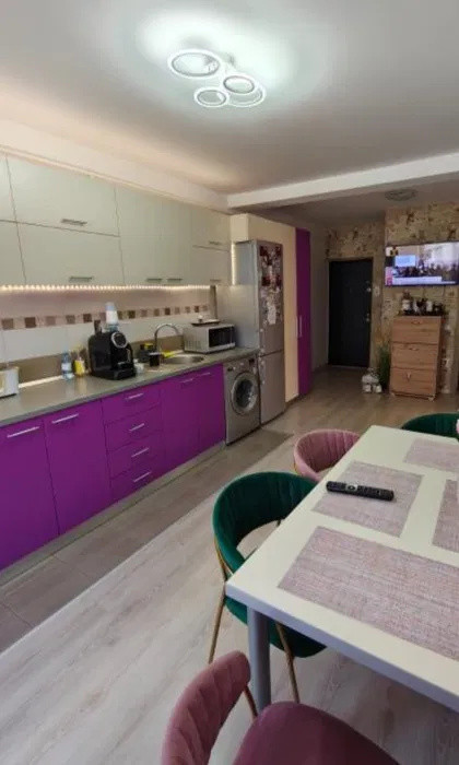 Apartament cu 2 camere, decomandat, 2 balcoane, zona Porii