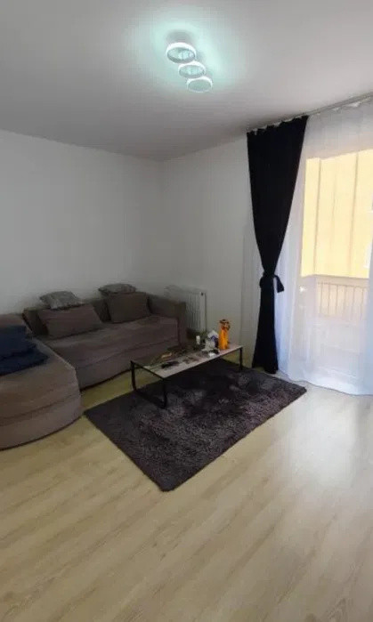 Apartament cu 2 camere, decomandat, 2 balcoane, zona Porii