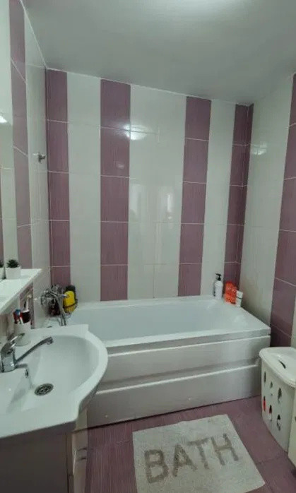 Apartament cu 2 camere, decomandat, 2 balcoane, zona Porii