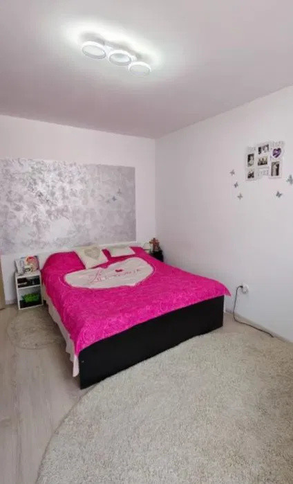 Apartament cu 2 camere, decomandat, 2 balcoane, zona Porii