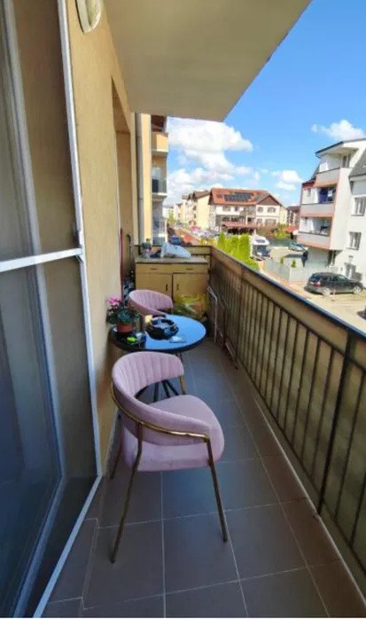 Apartament cu 2 camere, decomandat, 2 balcoane, zona Porii