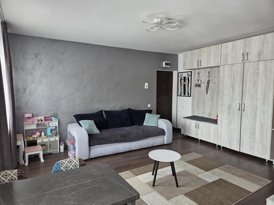 Apartament  cu 2 camere,zona Eroilor,2balcoane,etaj intermediar