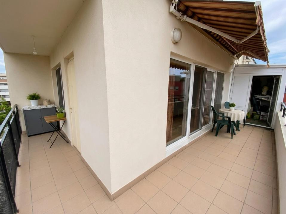 Apartament, 40mp, etaj intermediar, parcare, terasa 25mp, zona Petrom