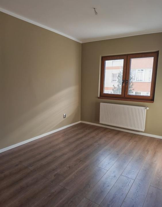 Apartament cu 3 camere, 65 mp, decomandat, etaj intermediar, Zona  N.TITULESCU