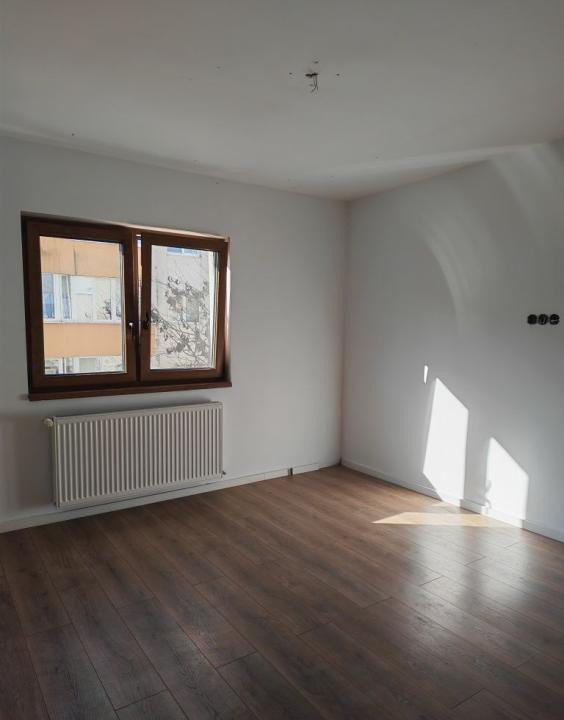 Apartament cu 3 camere, 65 mp, decomandat, etaj intermediar, Zona  N.TITULESCU