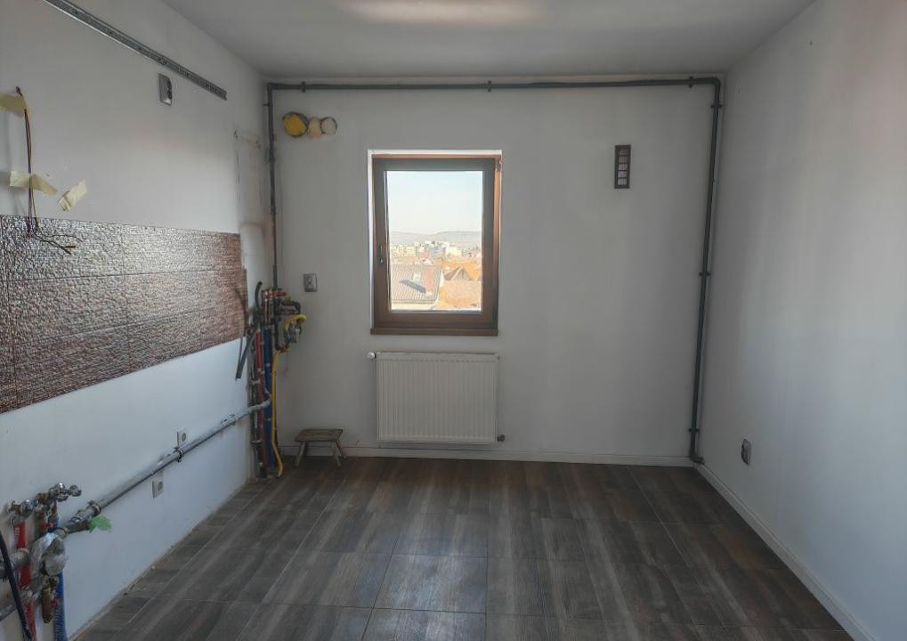 Apartament cu 3 camere, 65 mp, decomandat, etaj intermediar, Zona  N.TITULESCU