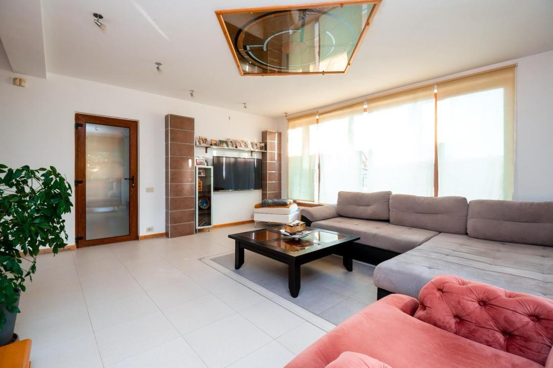 Casa idividuala ,330 mp utili + teren de 800 mp, Manastur