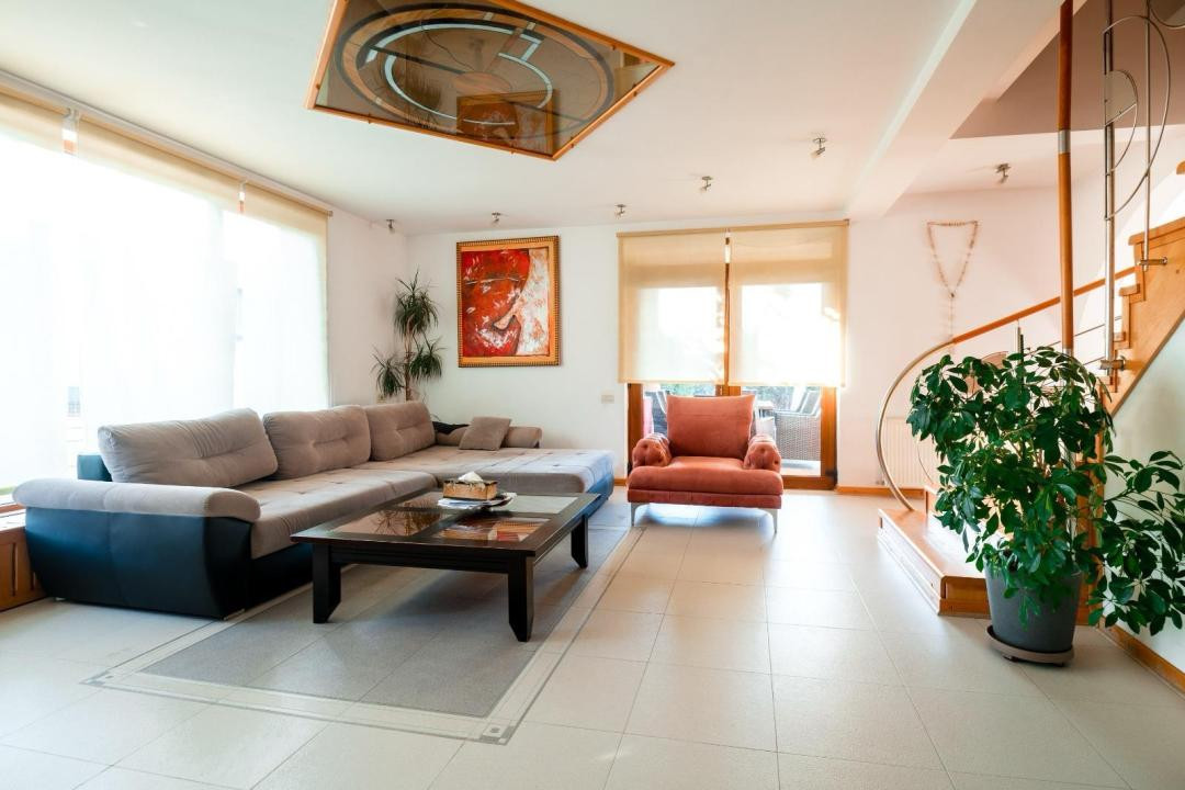 Casa idividuala ,330 mp utili + teren de 800 mp, Manastur