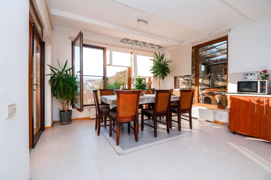 Casa idividuala ,330 mp utili + teren de 800 mp, Manastur