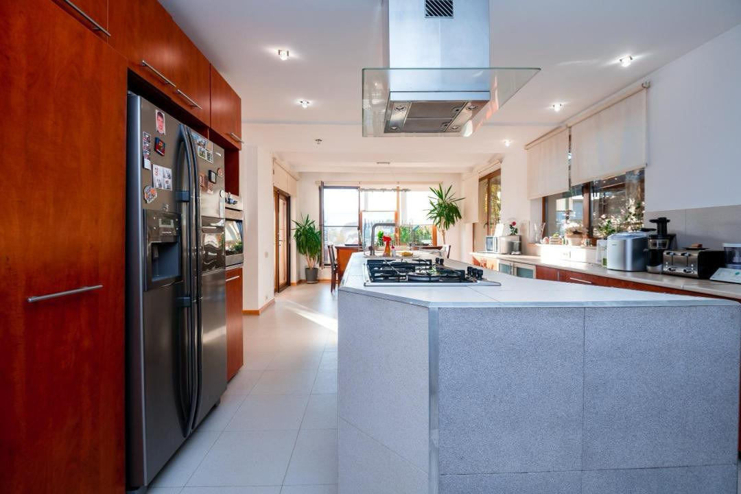 Casa idividuala ,330 mp utili + teren de 800 mp, Manastur