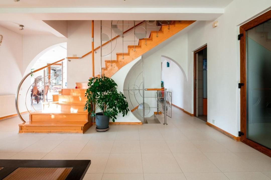 Casa idividuala ,330 mp utili + teren de 800 mp, Manastur