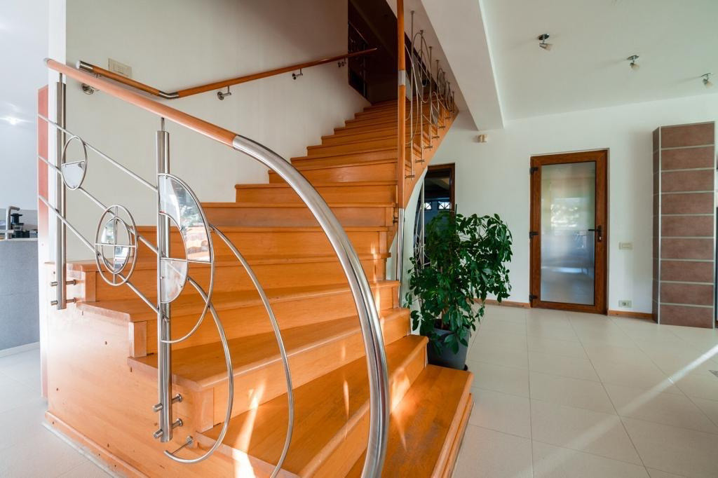 Casa idividuala ,330 mp utili + teren de 800 mp, Manastur
