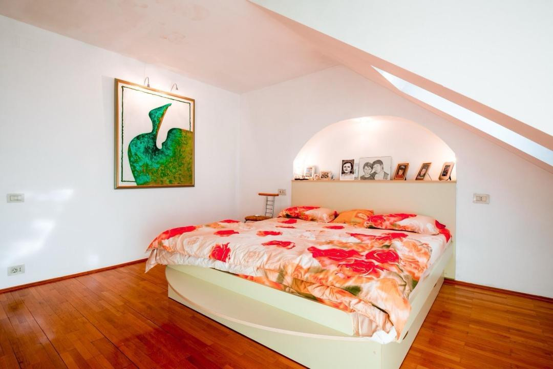 Casa idividuala ,330 mp utili + teren de 800 mp, Manastur