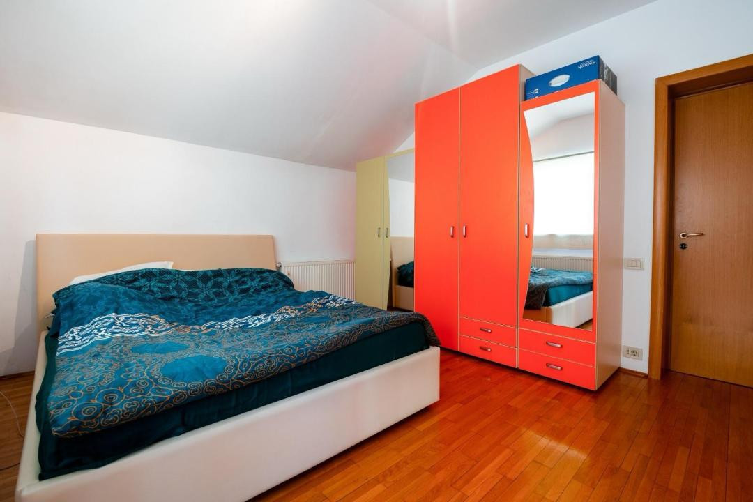 Casa idividuala ,330 mp utili + teren de 800 mp, Manastur
